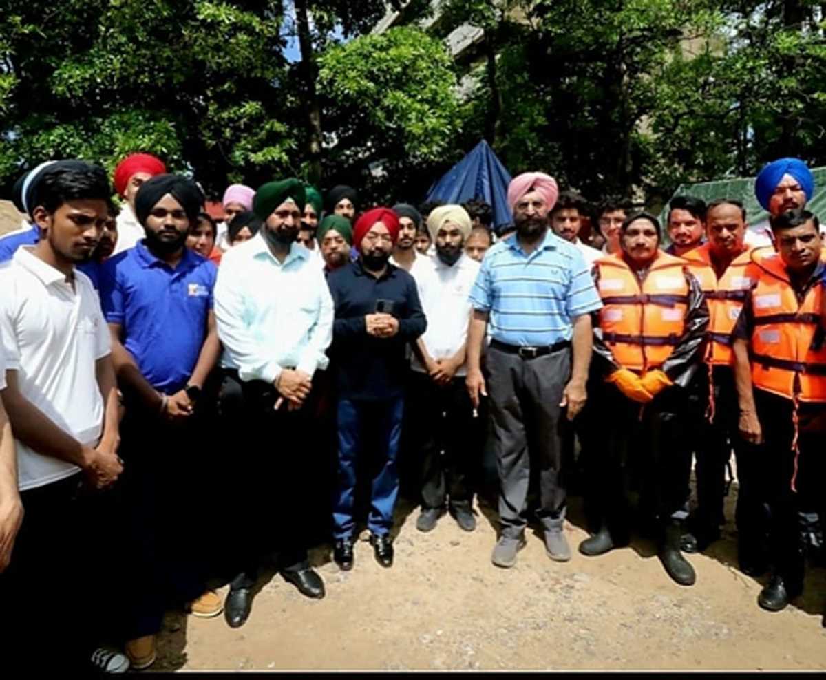 सांसद साहनी ने बाढ़ प्रभावित पंजाब के लिए दिए 50 लाख रुपये दान